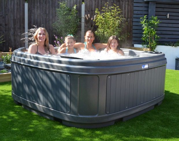 Quattro Hot Tub Hire