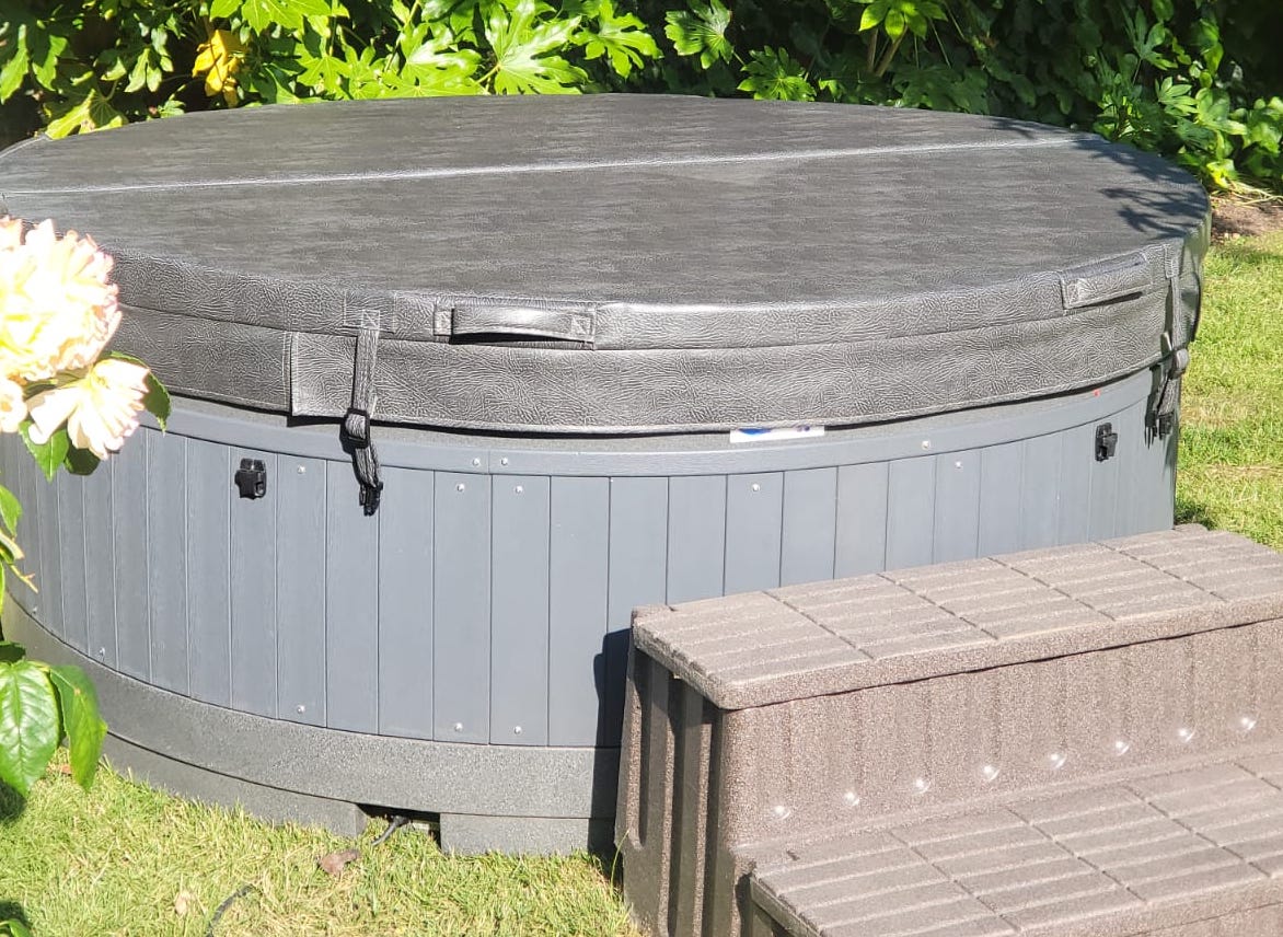 Quattro Hot Tub Hire